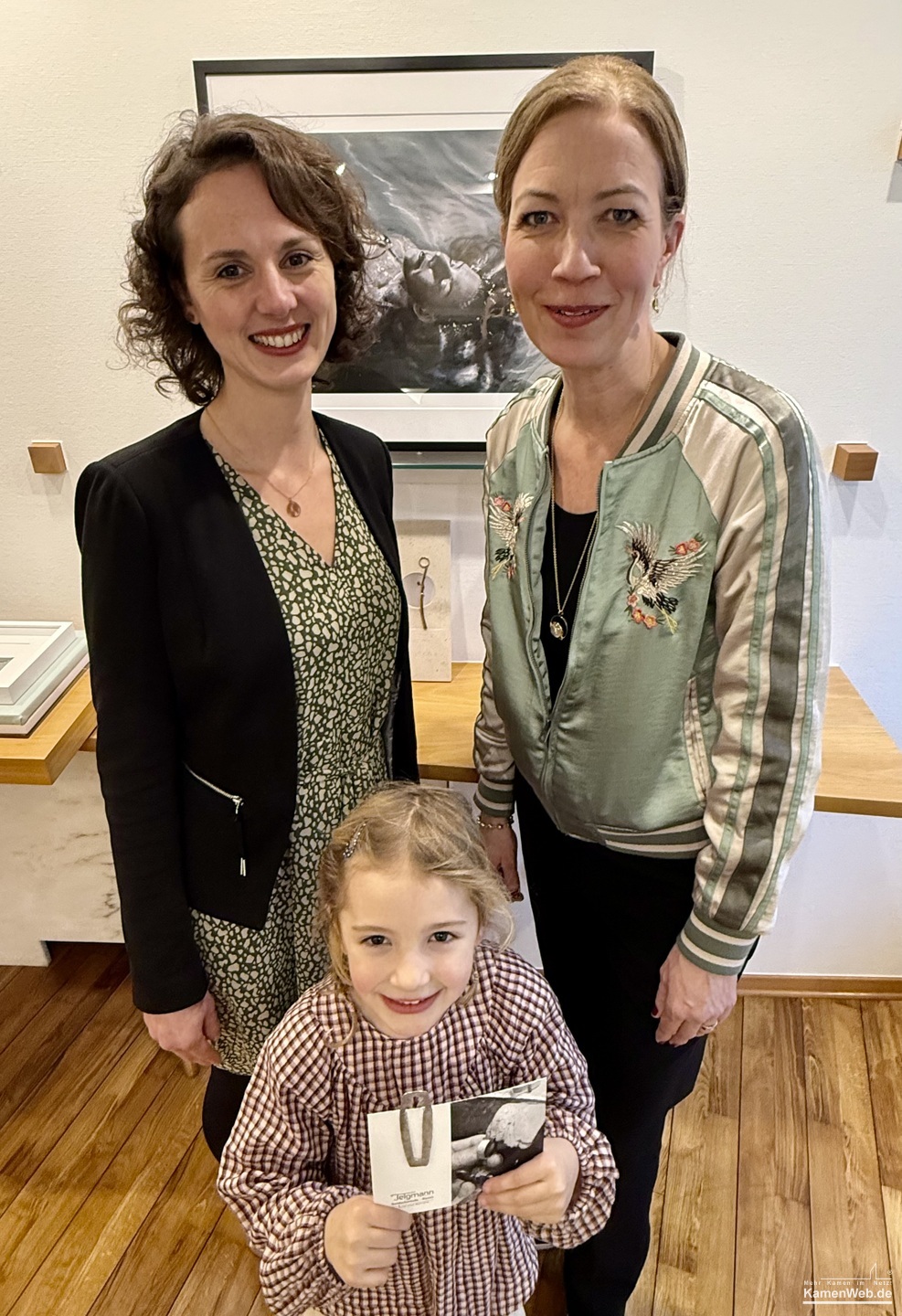 Preis-bergabe-bei-der-Goldschmiede-Telgmann-Ein-silbernes-Unikat-f-r-die-Lesefreude